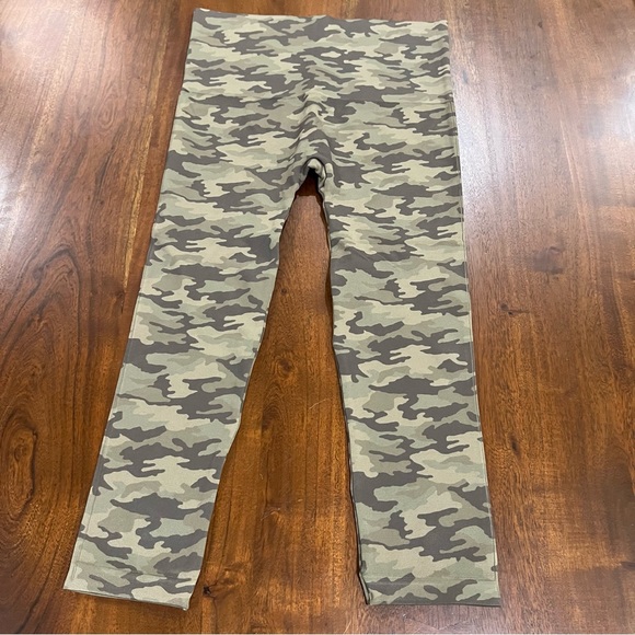 Spanx Look At Me Now Cropped Leggings Size 2X - Picture 3 of 5